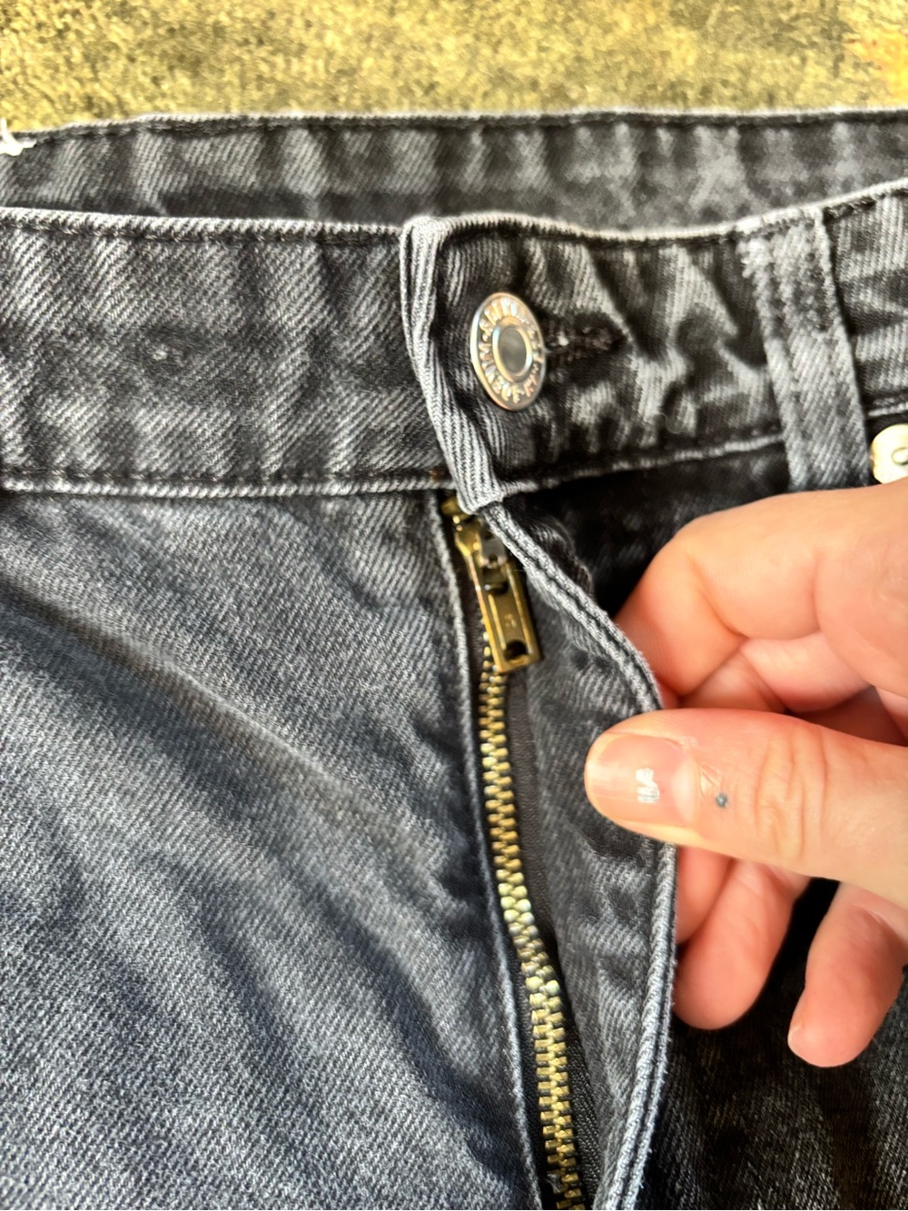 High Rise Ankle Mom Jeans - Picture 3 of 5